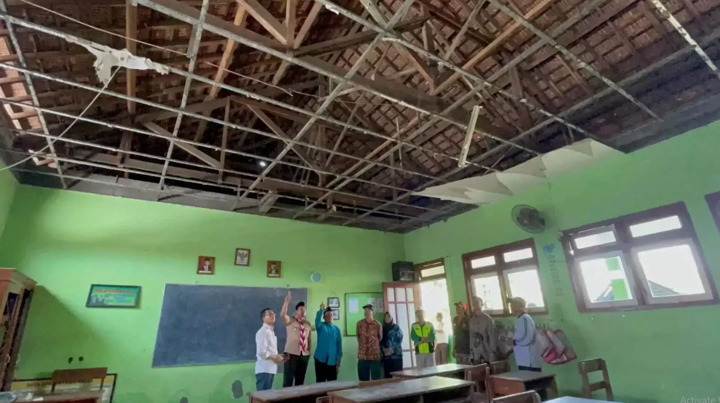 Rehab Ruang Kelas Sekolah (SD-SMP)